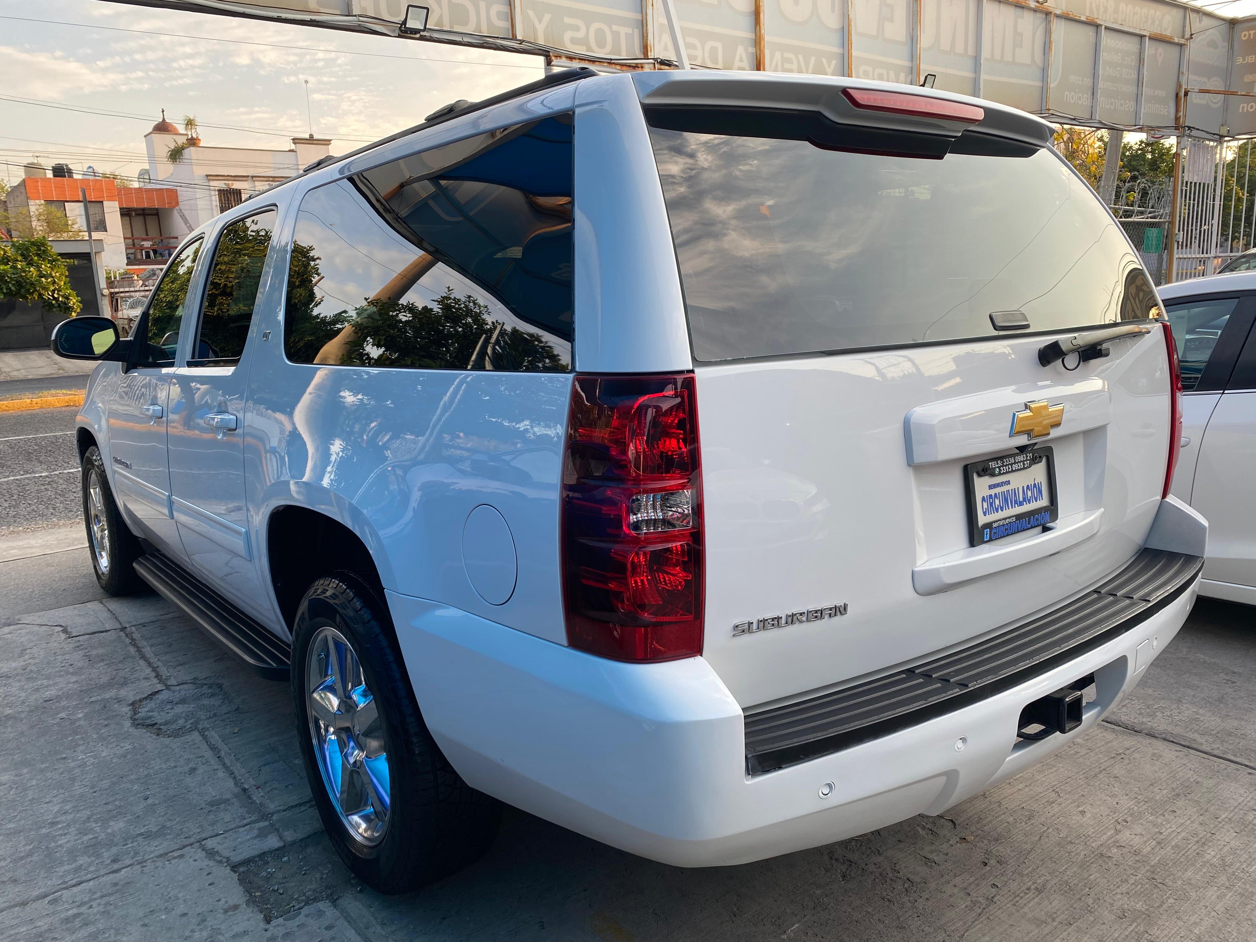 Chevrolet Suburban LT 2013