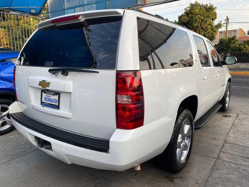 Chevrolet Suburban LT 2013