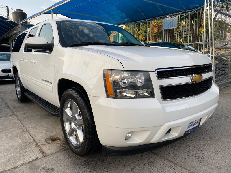 Chevrolet Suburban LT 2013