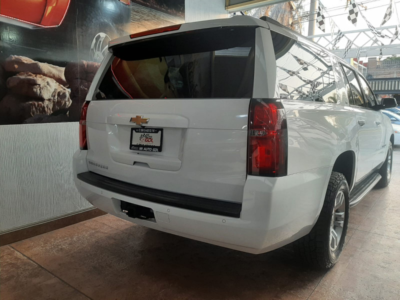 Chevrolet Suburban PAQUETE A 2015