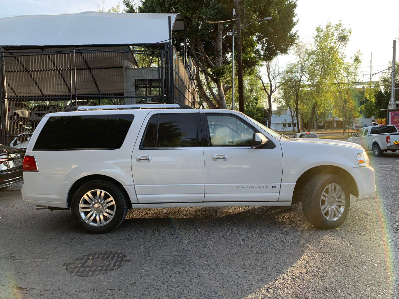 Lincoln Navigator Ultimate 2011