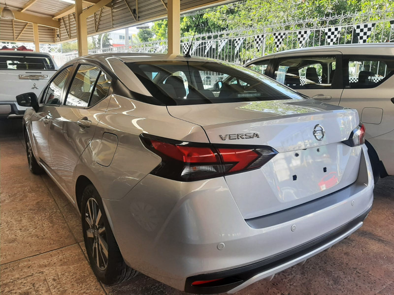 Nissan Versa Advance 2020