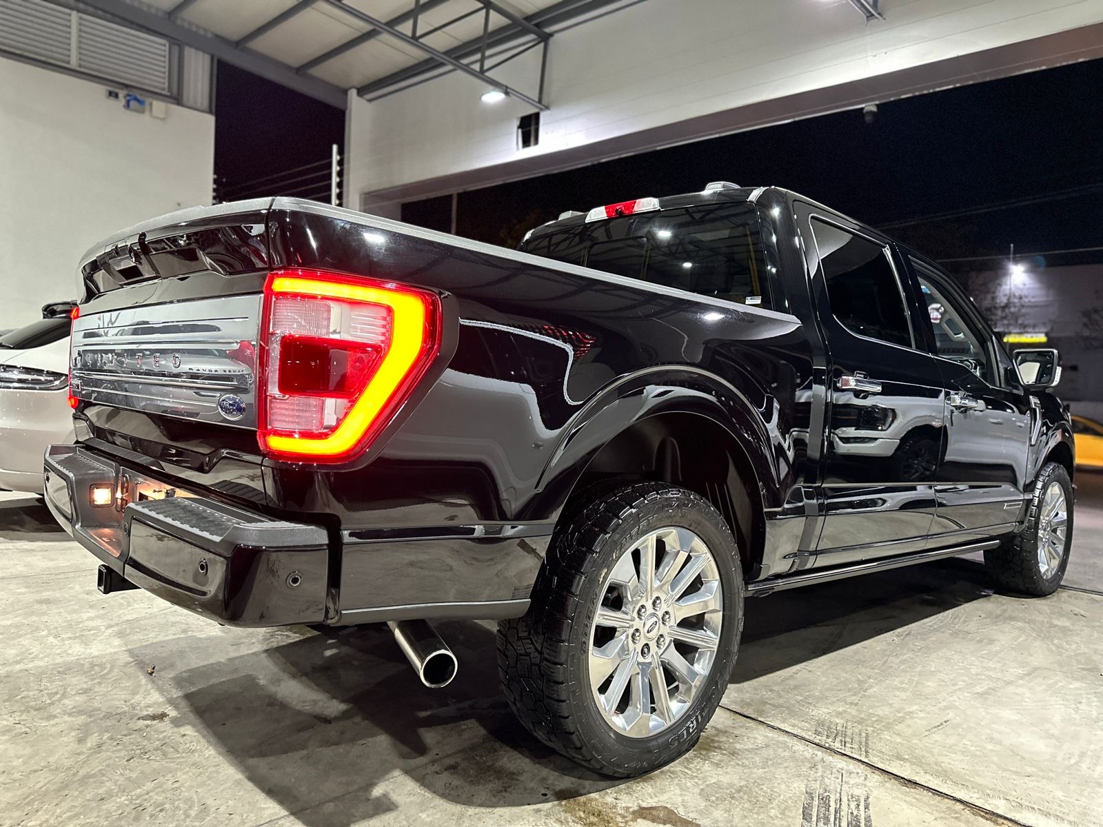 Ford Lobo Crew Cab Limited Híbrido 2023