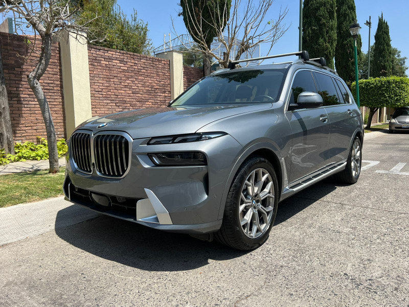 BMW X7 40i xDrive 2023