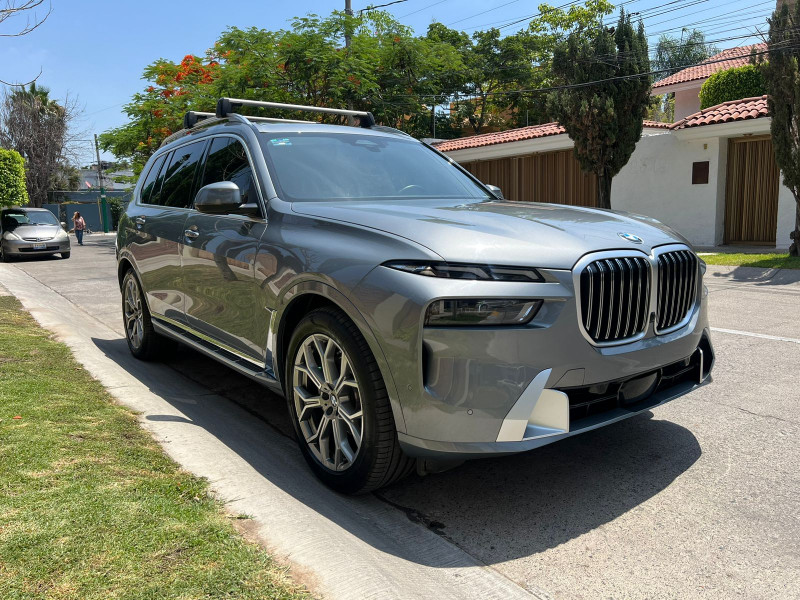 BMW X7 40i xDrive 2023