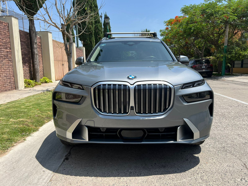 BMW X7 40i xDrive 2023