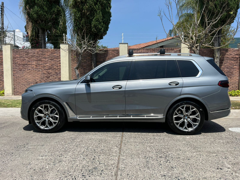 BMW X7 40i xDrive 2023