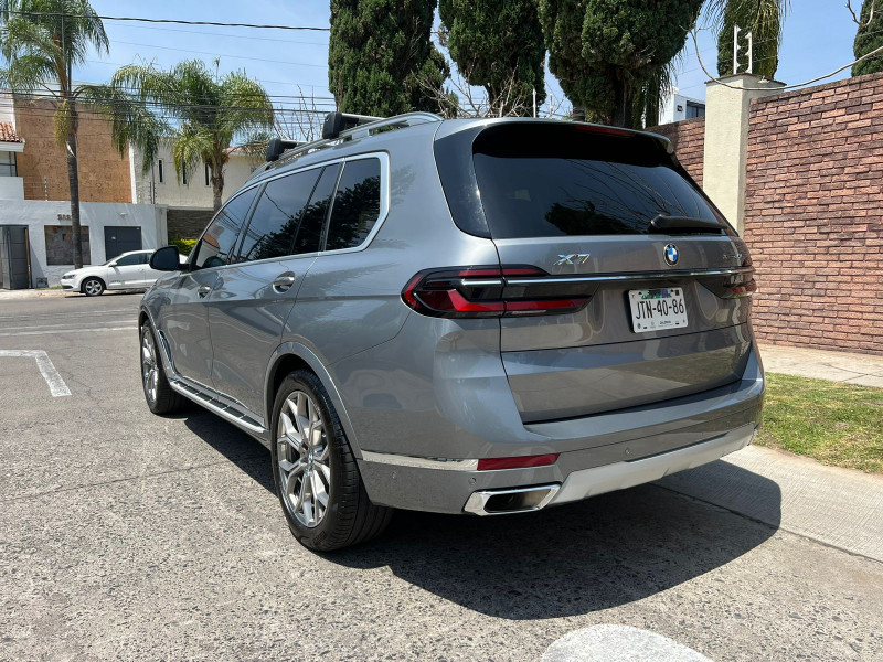 BMW X7 40i xDrive 2023