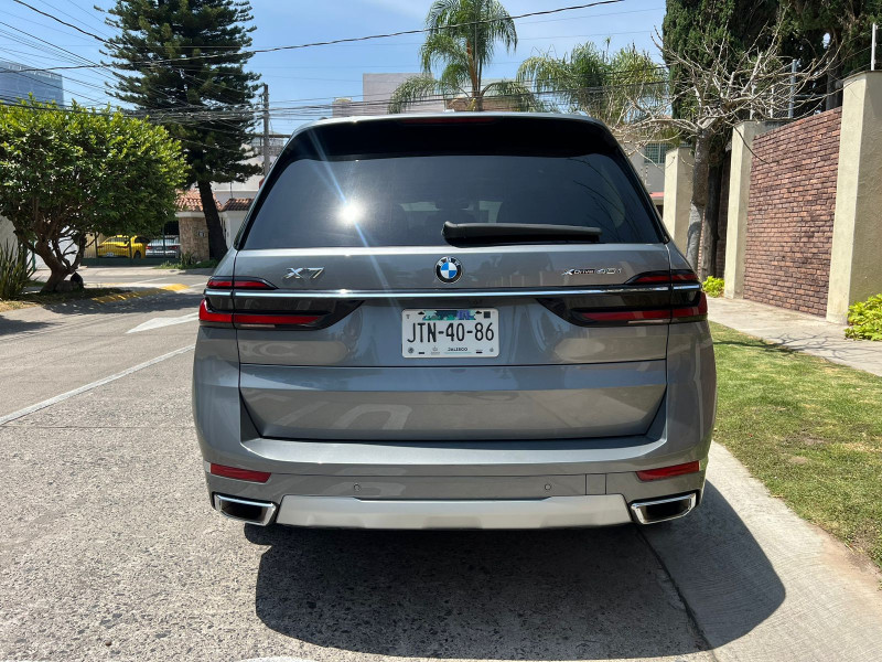 BMW X7 40i xDrive 2023