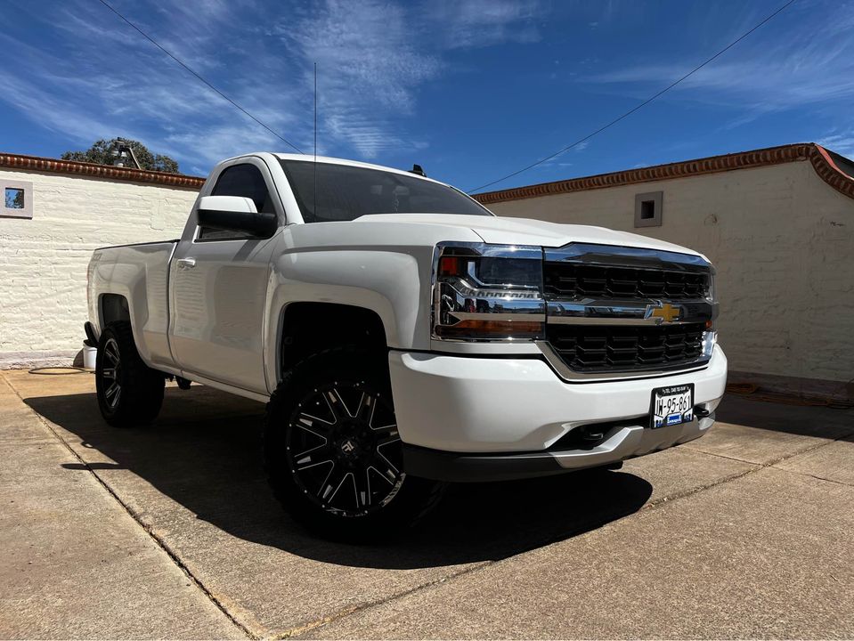 Chevrolet Silverado V6 CABINA REGULAR AUTOMATICA 2017