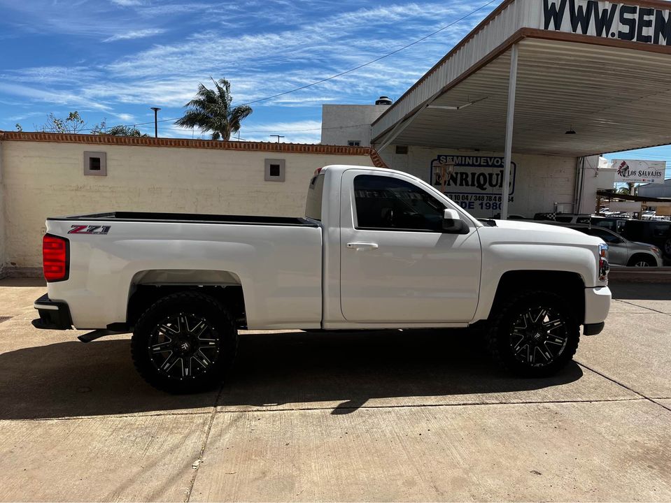 Chevrolet Silverado V6 CABINA REGULAR AUTOMATICA 2017