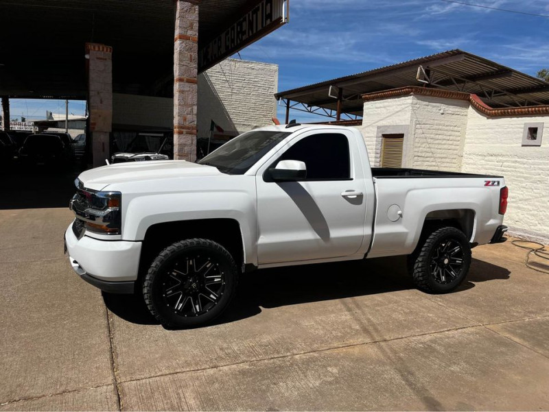 Chevrolet Silverado V6 CABINA REGULAR AUTOMATICA 2017