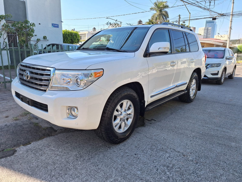 Toyota Land Cruiser V8 2014