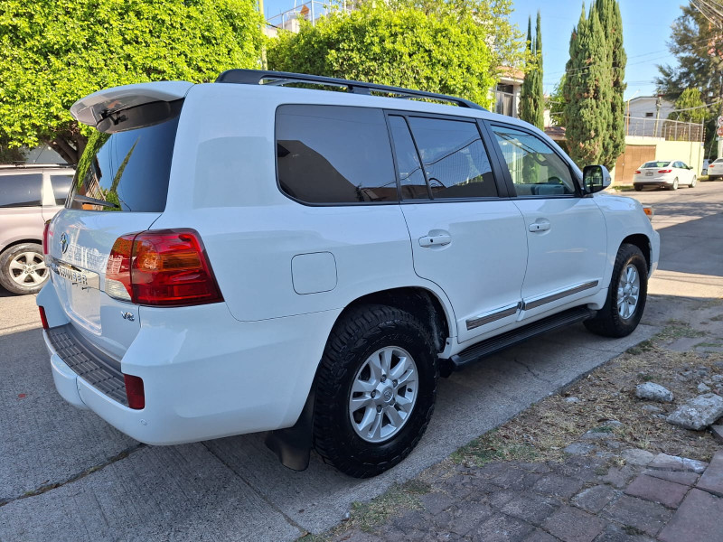 Toyota Land Cruiser V8 2014