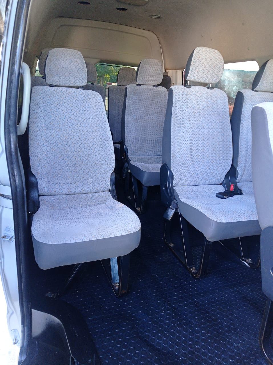 Toyota Hiace Larga 15 pasajeros 2014