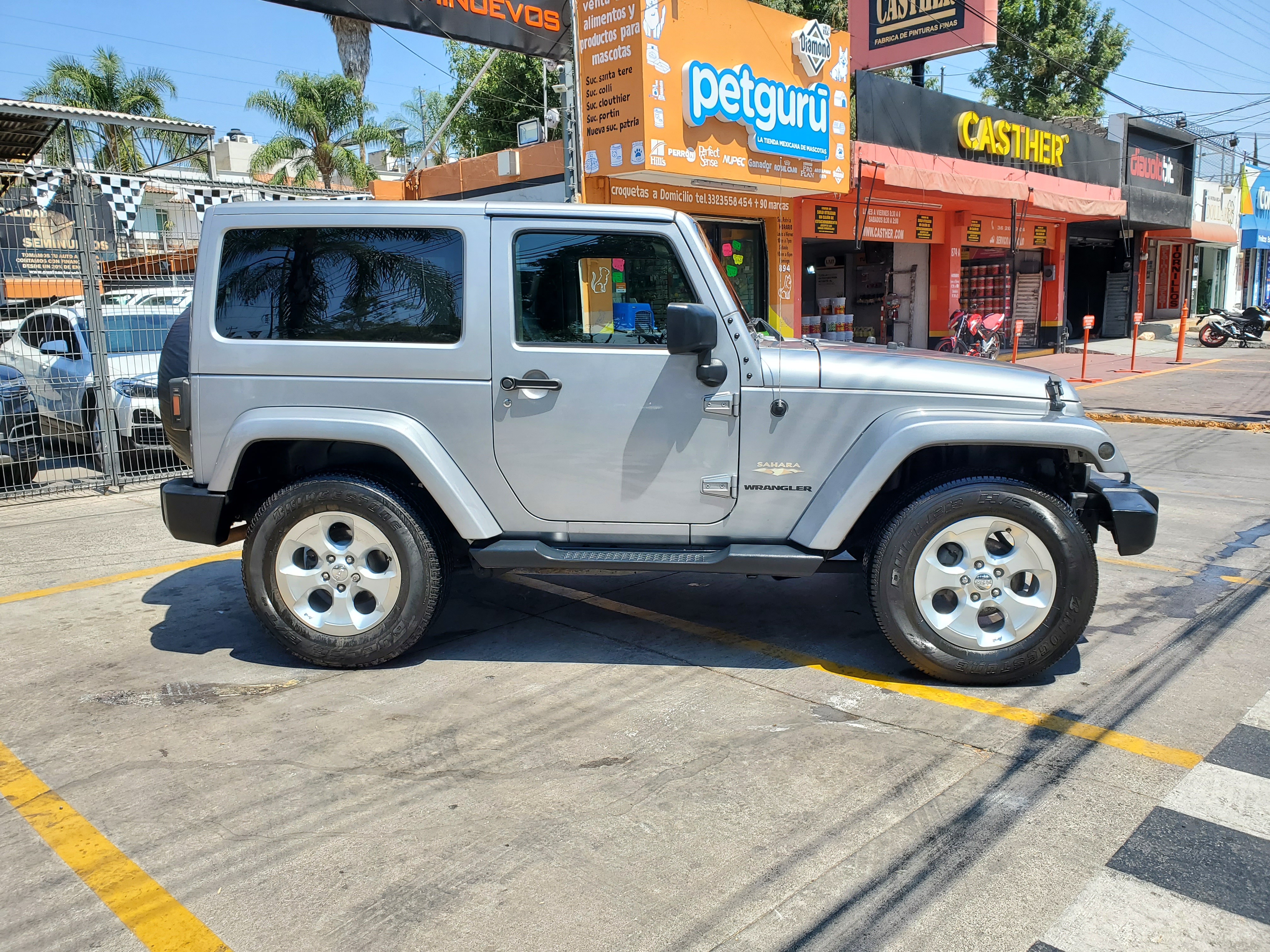 Jeep Wrangler 2015 SAHARA Automático Plata