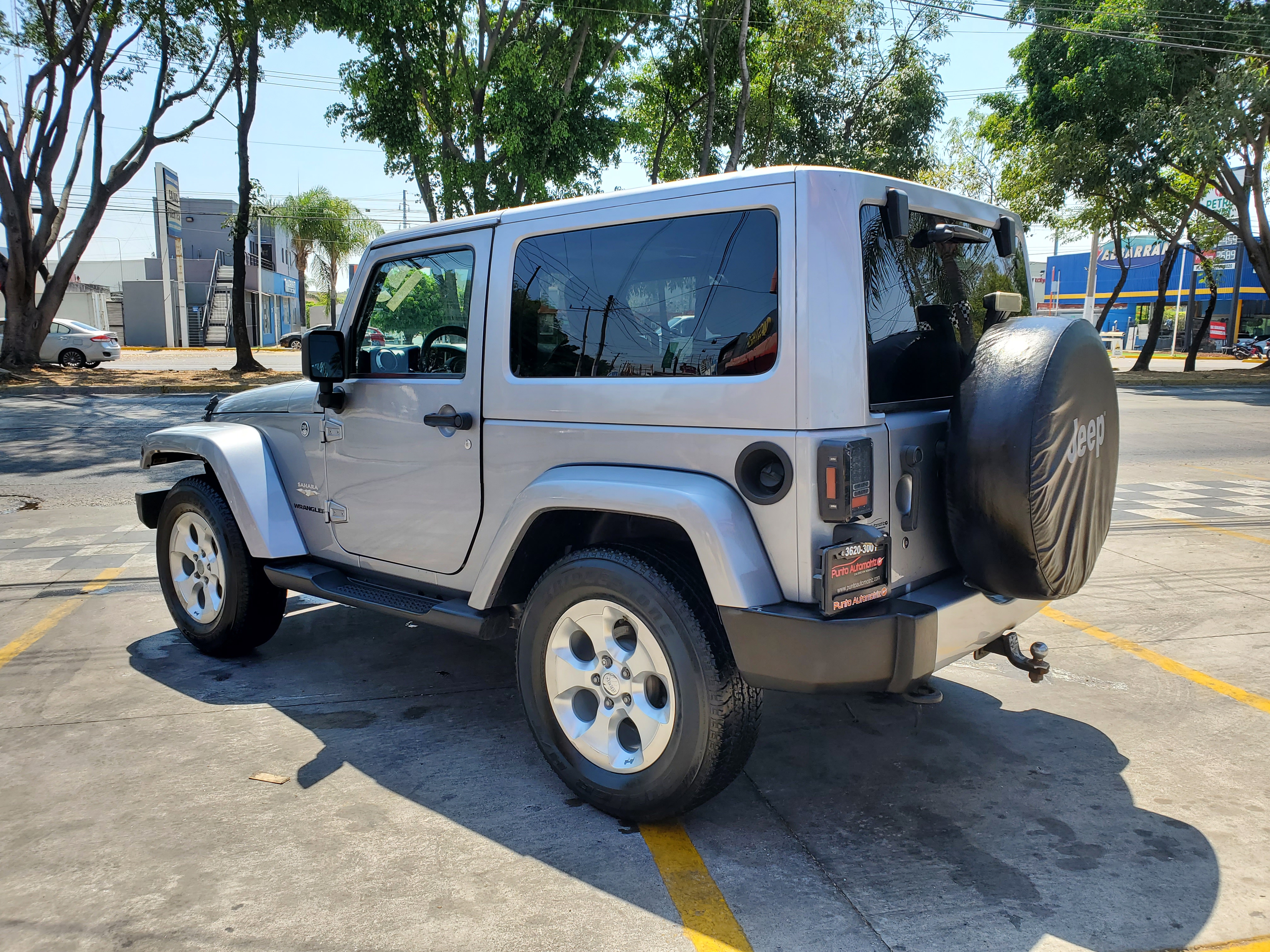 Jeep Wrangler 2015 SAHARA Automático Plata