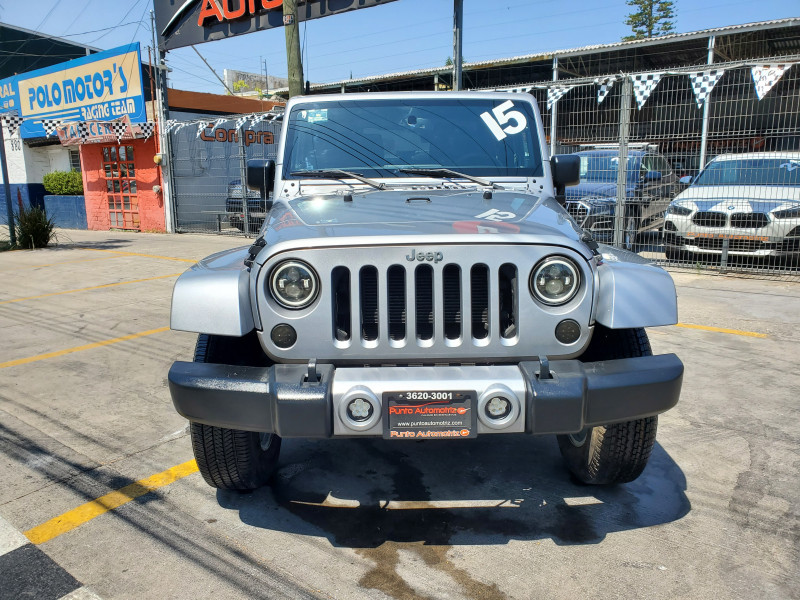 Jeep Wrangler 2015 SAHARA Automático Plata