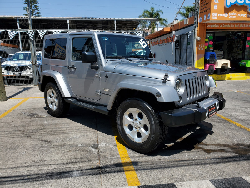 Jeep Wrangler 2015 SAHARA Automático Plata