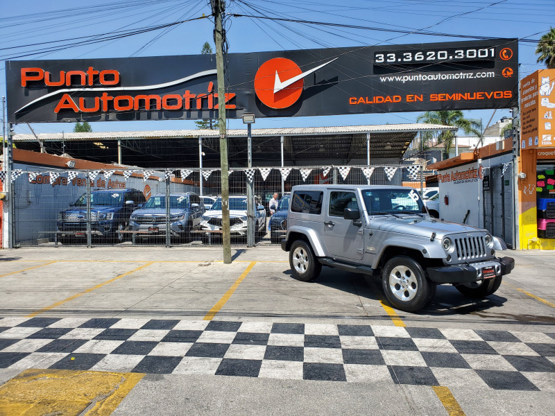 Jeep Wrangler 2015 SAHARA Automático Plata