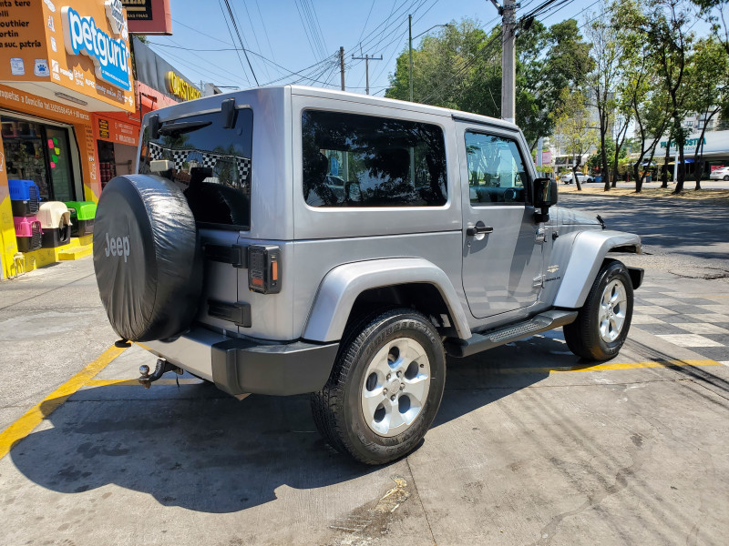 Jeep Wrangler 2015 SAHARA Automático Plata